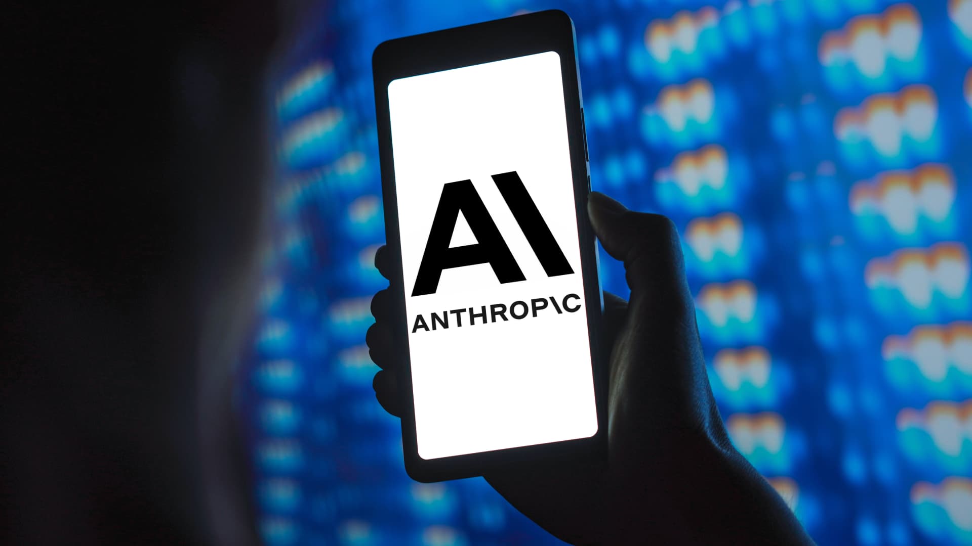 Amazon-backed Anthropic launches its Claude AI chatbot across Europe [Video]