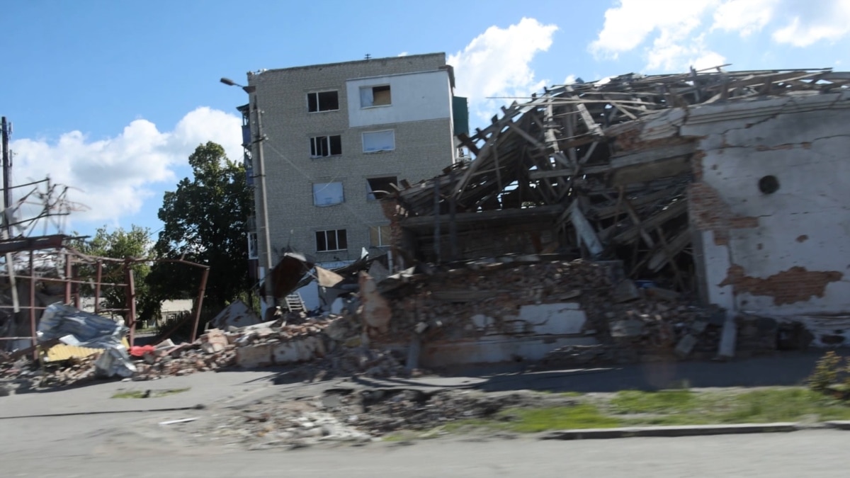 Ukrainians Scramble To Evacuate Vovchansk As Russia Advances In Kharkiv Region [Video]