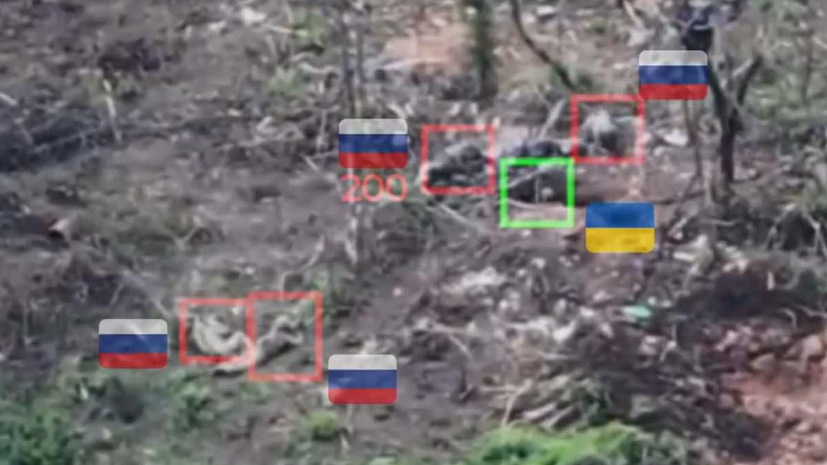 Astonishing moment Ukrainian soldier holds off four Russians who have surrounded his fox hole – taking two out before backup helps to eliminate the other pair in close-range shootout [Video]