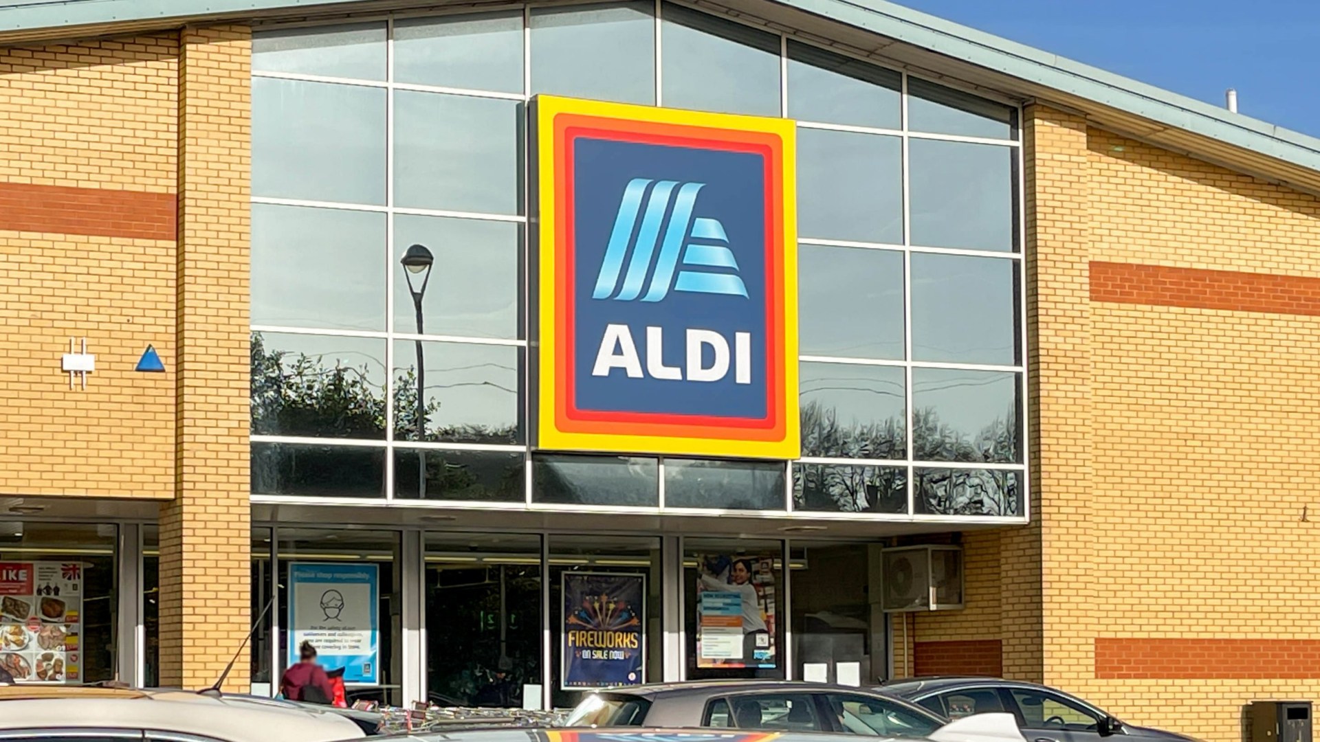 All the bargains landing in Aldi Ireland middle aisle  including 4.99 buy that will keep home smelling fresh [Video]