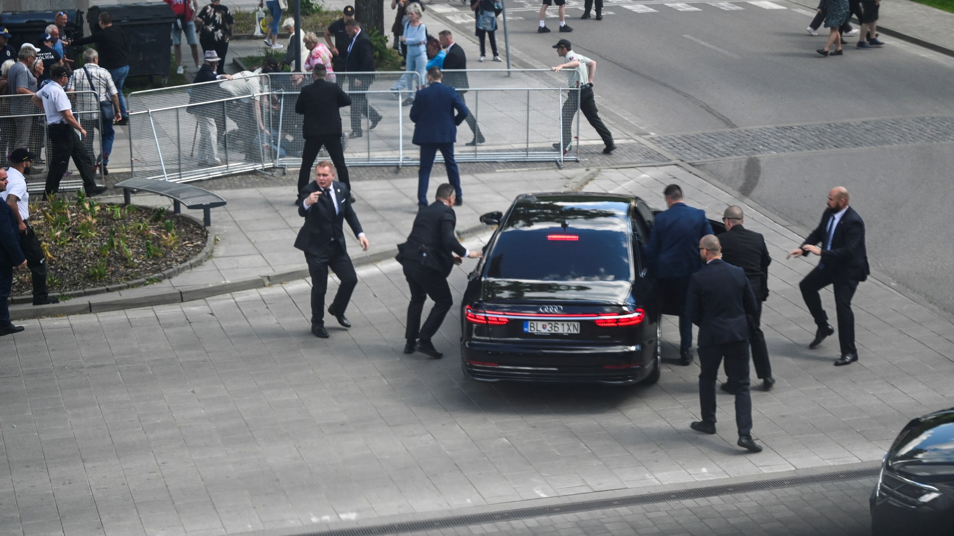 Moment ‘gunman, 71’, blasts pro-Putin Slovakian PM Fico in brazen assassination bid leaving him fighting for life [Video]