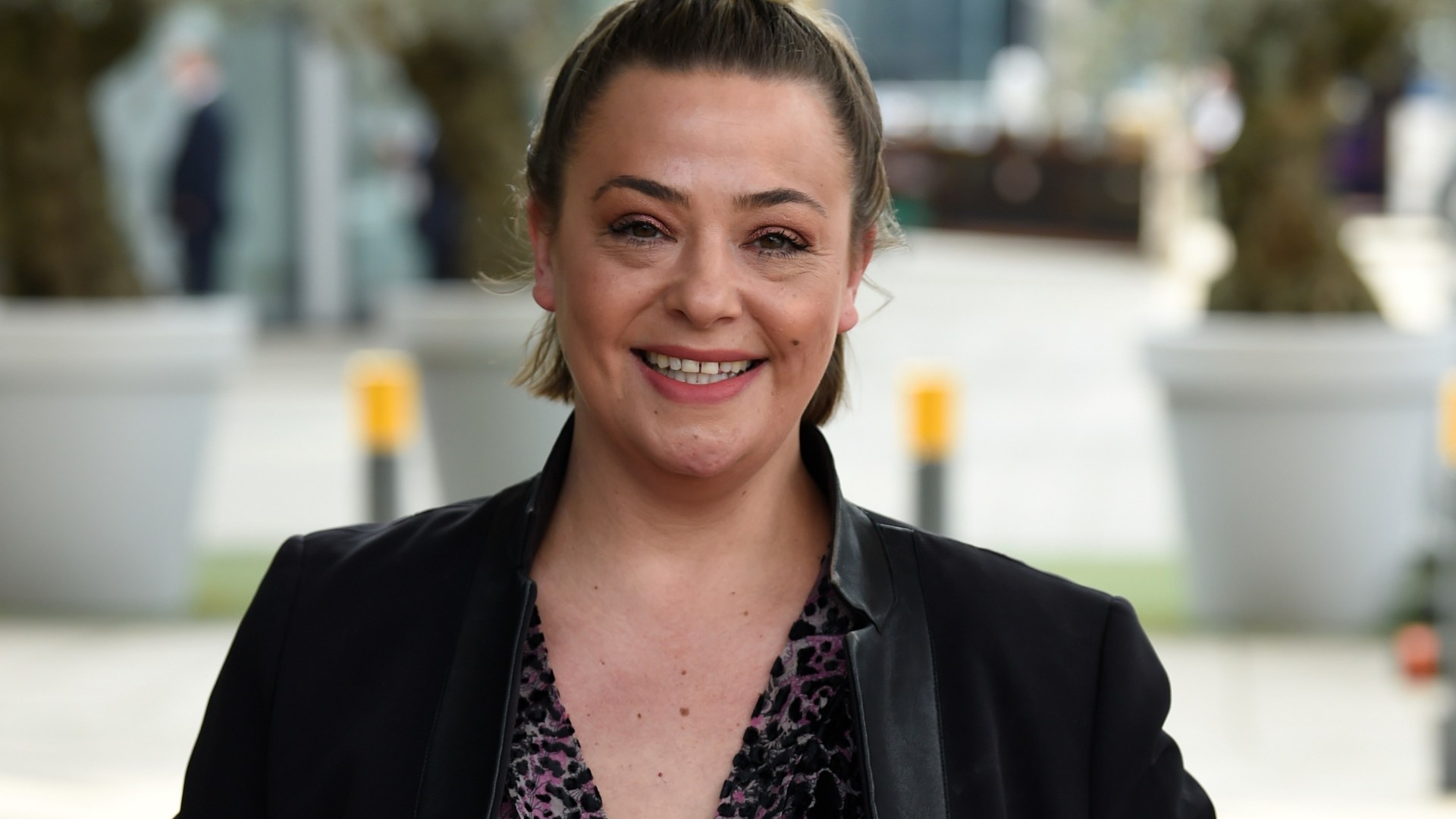 Lisa Armstrong ‘flees’ to Portugal just hours after ex Ant announces he’s become a dad for first time [Video]