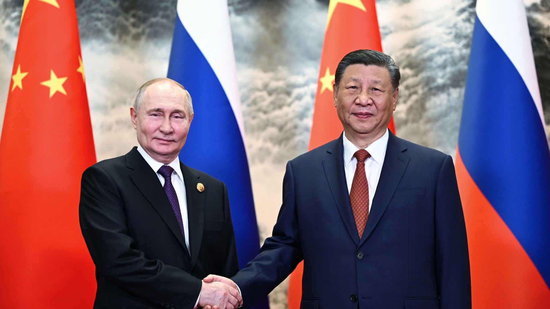 ‘We’re PEACEMAKERS’, deranged Putin & Xi say despite Ukraine slaughter & Taiwan crisis as despots hold Evil Axis talks [Video]