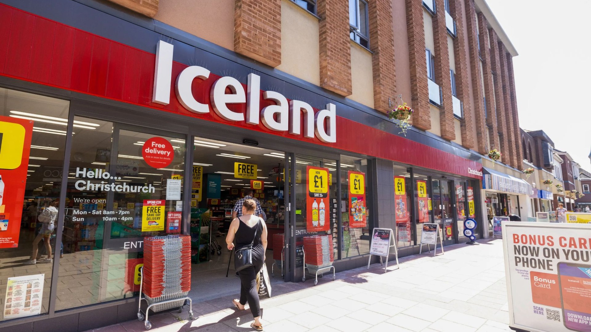 ‘I need these’ cry Iceland fans racing to snap up forgotten chocolate treat spotted in stores for bargain price [Video]