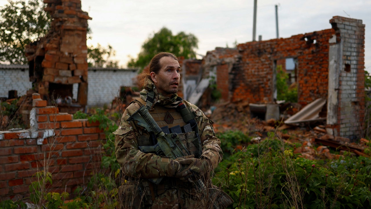 Pro-Ukraine Russian paramilitaries join fight on front lines [Video]