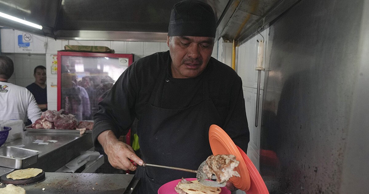 Tiny Mexico City taco stand receives historic Michelin star [Video]