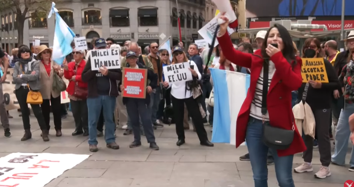 Watch: Spanish protesters rally against meeting of far-right leaders ahead of EU elections [Video]