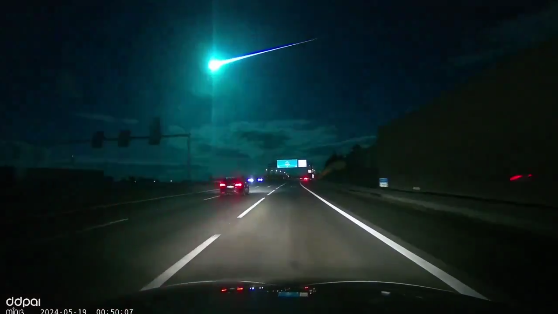 WATCH: Huge fireball ‘meteor’ is spotted in the skies above Spain and Portugal after entering the atmosphere at 160,000km/hr – so did YOU see it? [Video]