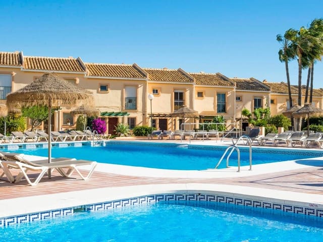 2 bedroom Townhouse for sale in Mijas Costa with pool –  335,000 [Video]