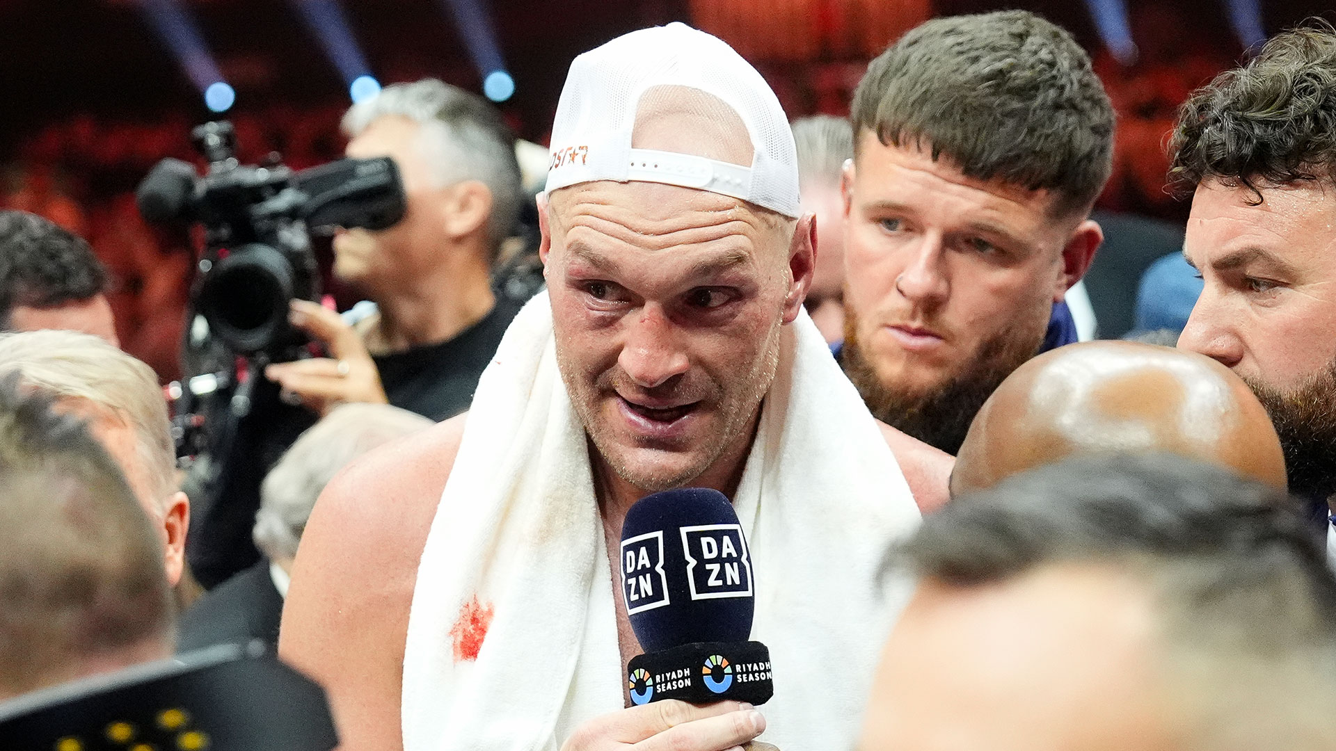 Tyson Fury says ‘his country’s at war so people are siding with him’ moments after defeat to Ukrainian Oleksandr Usyk [Video]