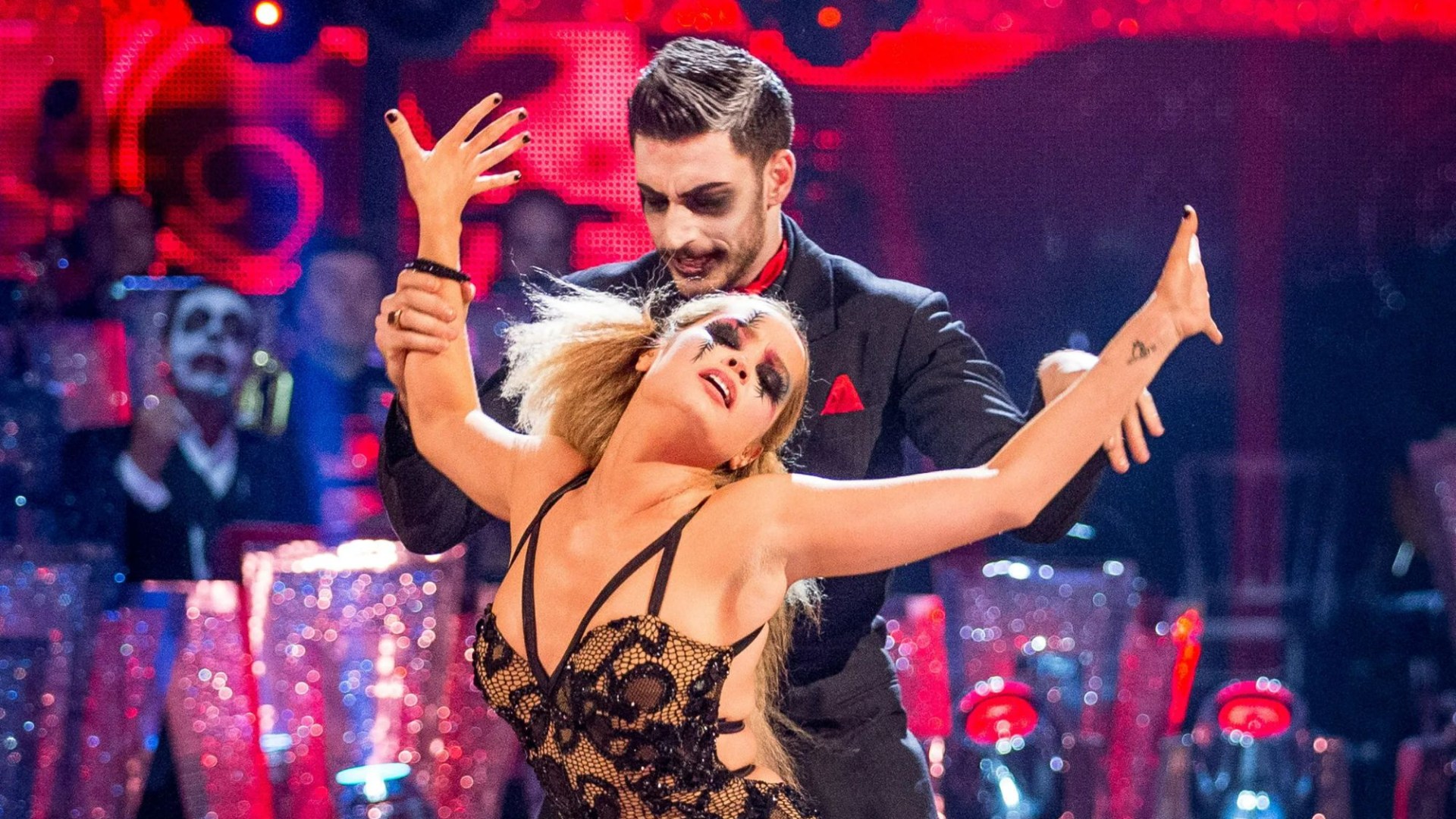 Giovanni Pernice’s former Strictly partner Laura Whitmore takes new ‘swipe’ in cryptic post [Video]
