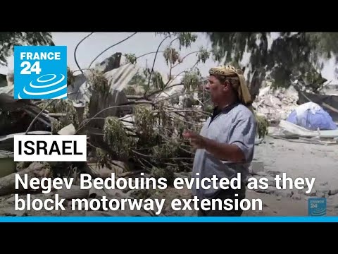 Israel evicting Negev Bedouins as they block planned motorway extension • FRANCE 24 English [Video]