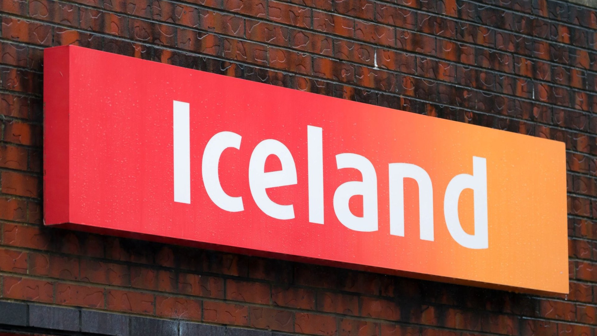 ‘I need these’ cry shoppers as they spot ‘Dream Team’ boxes of iconic ice lollies at Iceland in time for summer [Video]