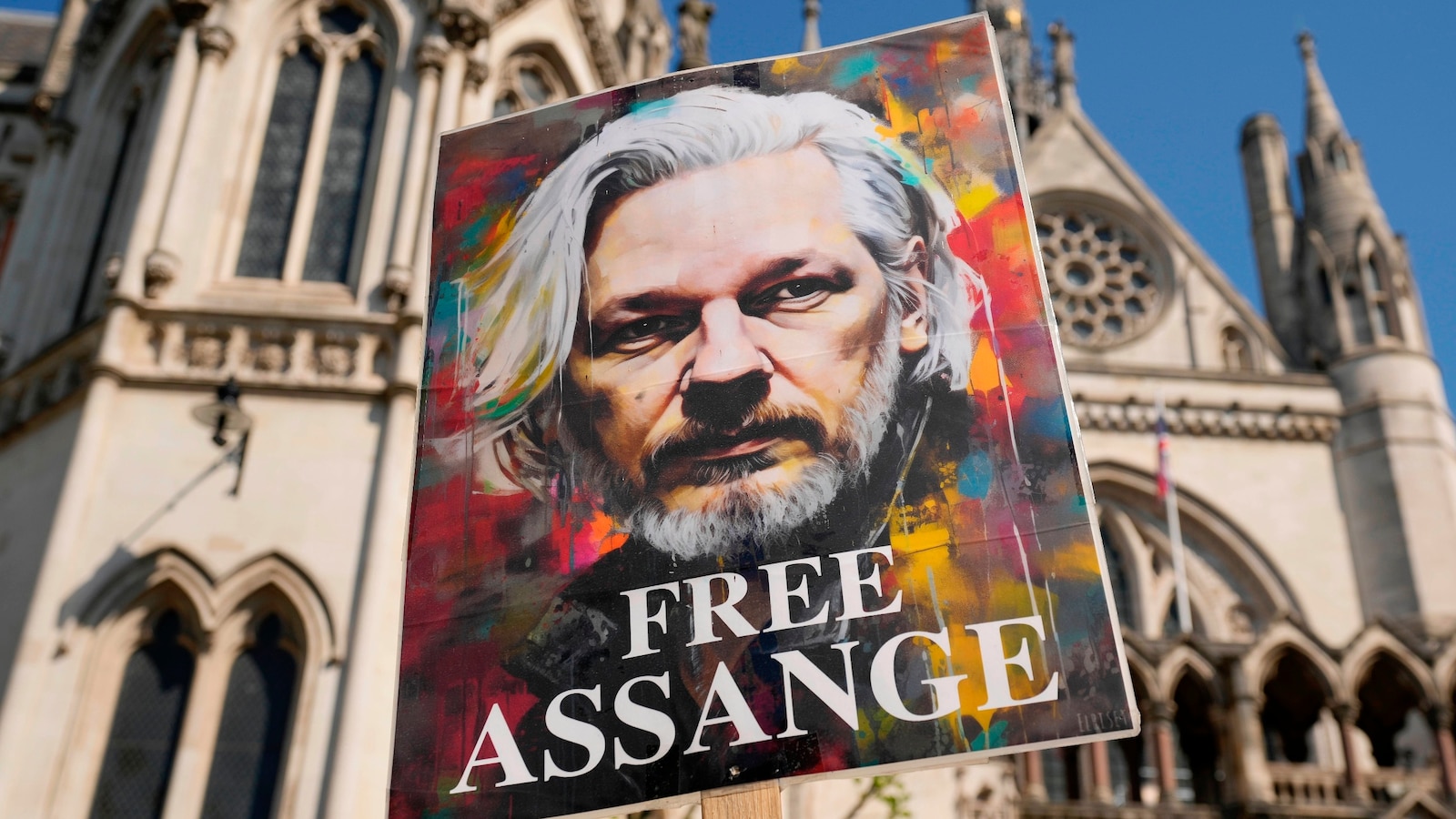 UK High Court allows Julian Assange to continue appealing extradition to US [Video]