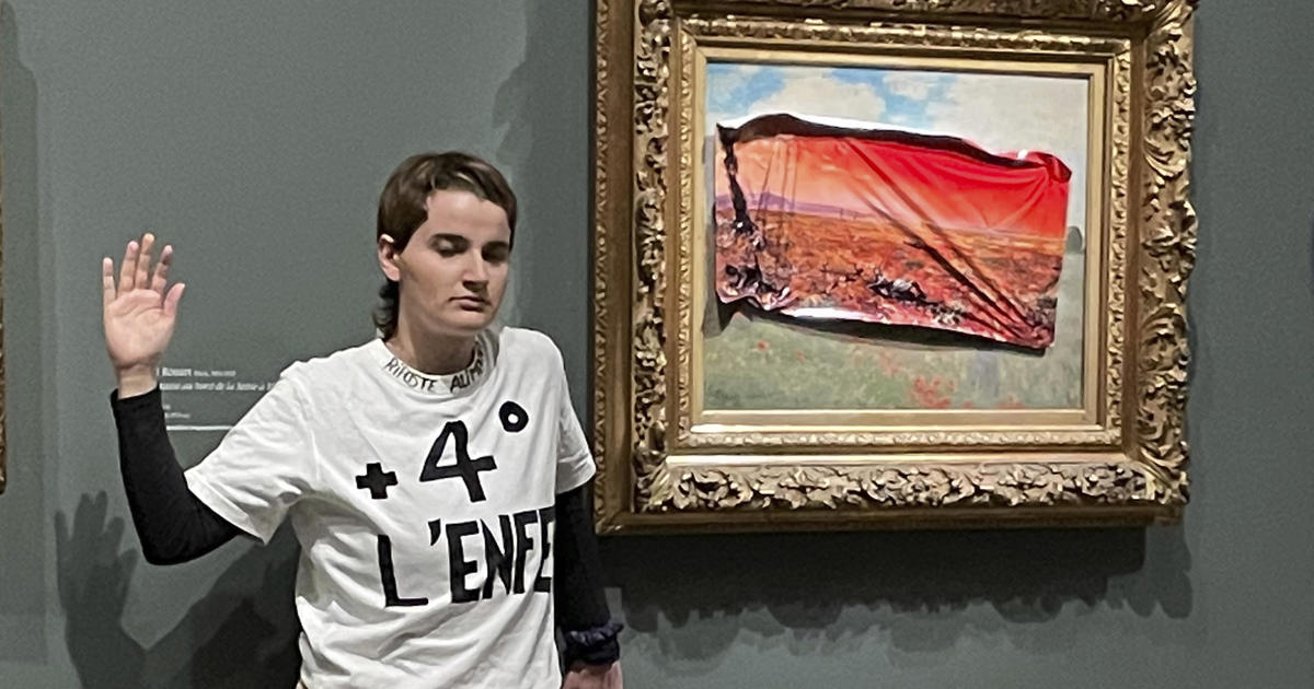 Environmental activist sticks protest poster to famous Monet painting in Paris [Video]