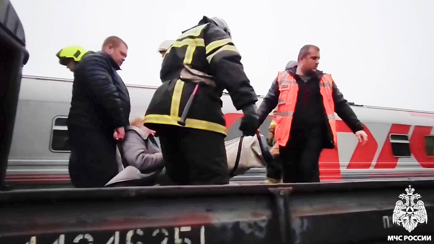 2 dead, 1 missing and dozens injured in northern Russia after a passenger train derailment  WHIO TV 7 and WHIO Radio [Video]