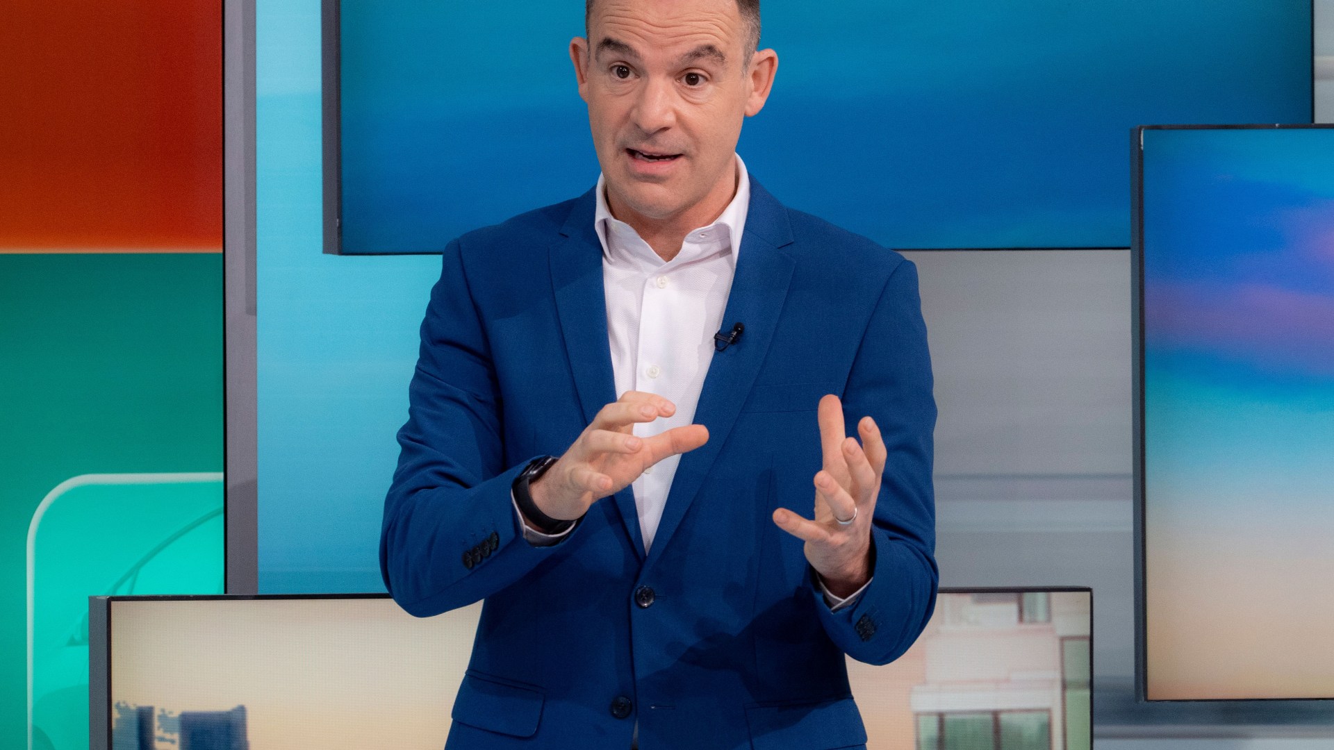 Martin Lewis’ MSE reveals little-known shop with up to 80% off Next, Zara and Nike – prices start from just 3.60 [Video]