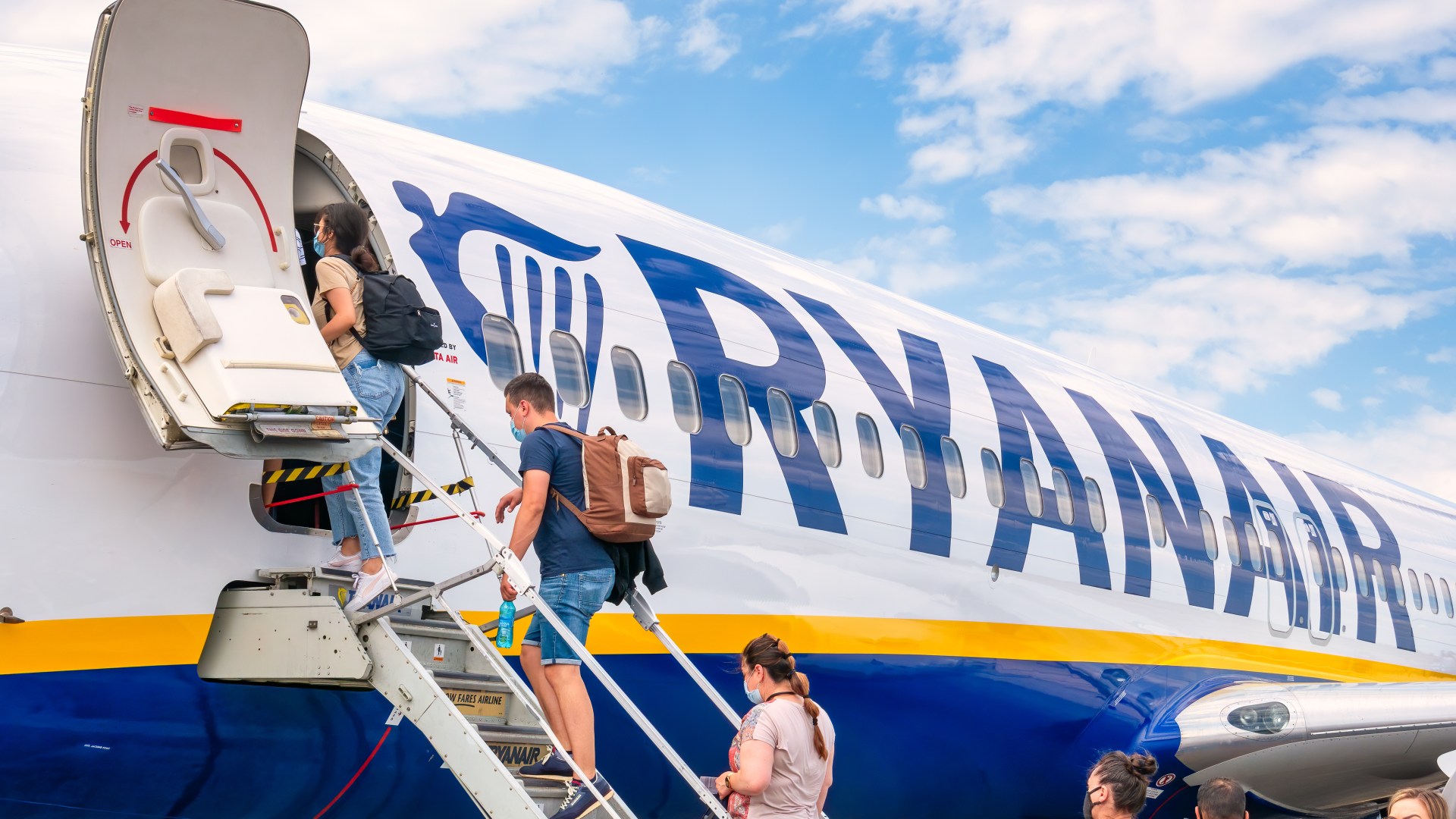 Ryanair launch major flash sale with flights to top European destinations and prices from 14.99 – you need to act fast [Video]