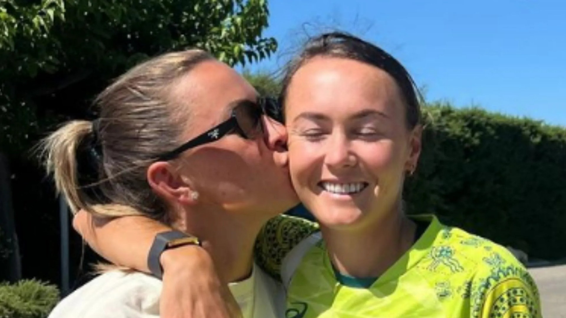 Katie McCabe shares first PDA with ‘my Aussie girl’ Caitlin Foord that sends Arsenal fans into meltdown [Video]
