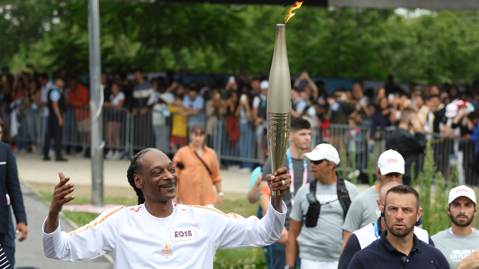 Why is Snoop Dogg at Olympics? Snoop Dogg carries the Olympic torch before opening ceremony in Paris [Video]